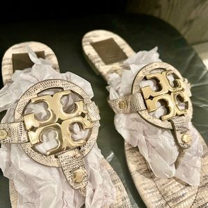 TORY BURCH MILLER SNAKE GOLD HARDWARE SZ: 8